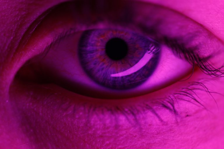 Le voyeurisme dans le libertinage : toutes les explications Sexylib !